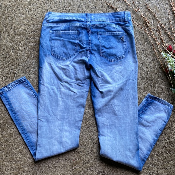 VIP Jeans size 9/10 light wash - Picture 2 of 5